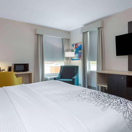 La Quinta Inn & Suites By Wyndham Shorewood Zewnętrze zdjęcie