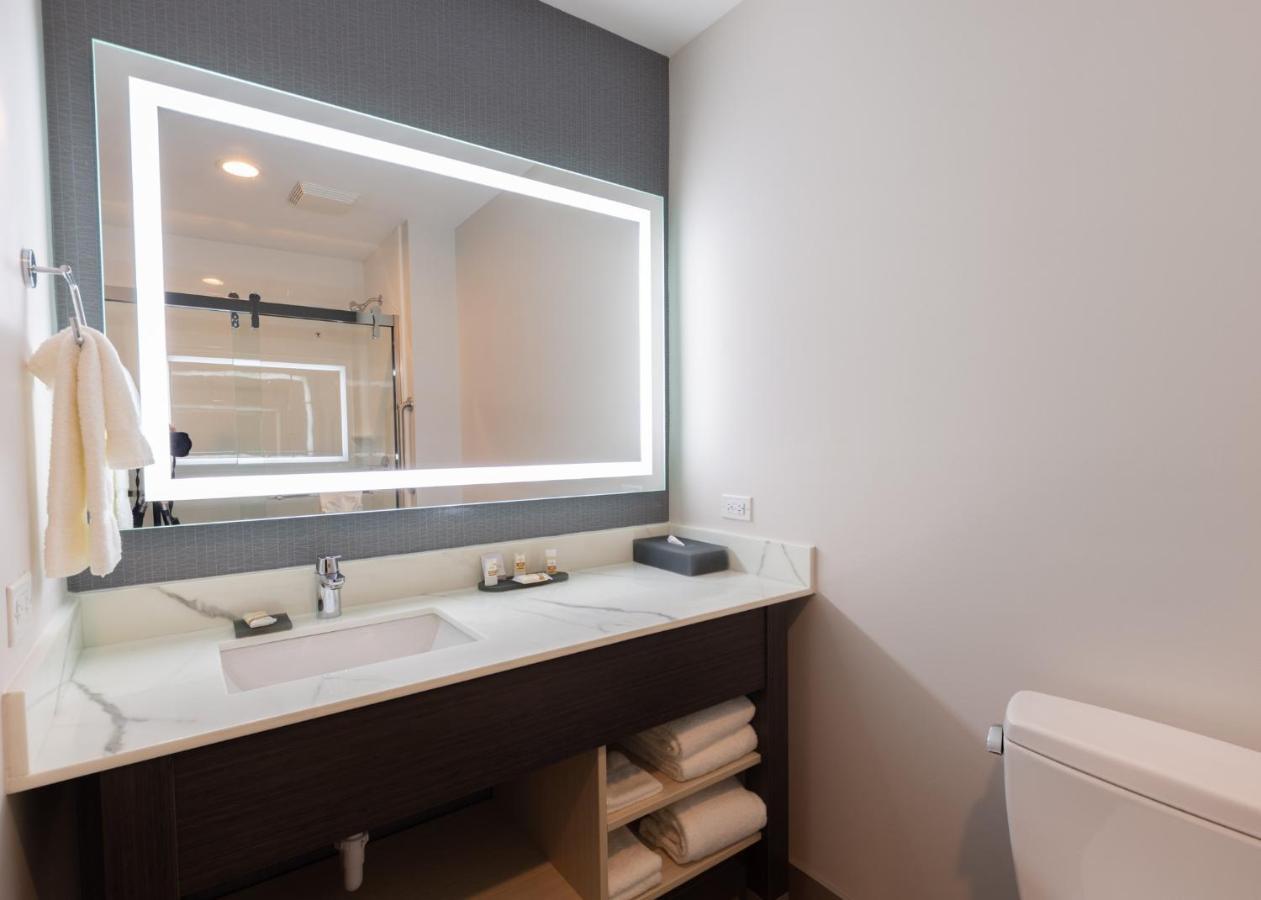 La Quinta Inn & Suites By Wyndham Shorewood Zewnętrze zdjęcie