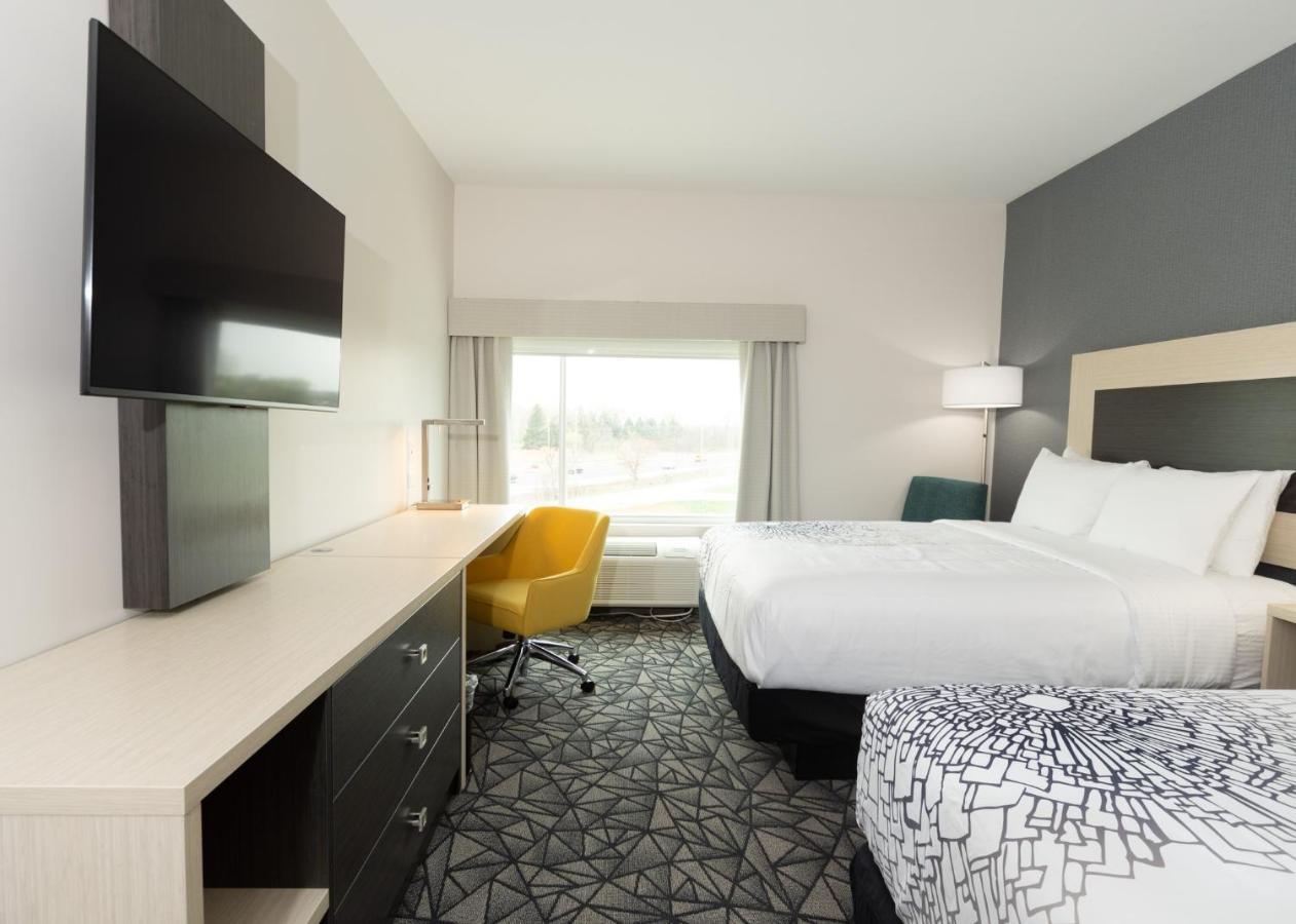 La Quinta Inn & Suites By Wyndham Shorewood Zewnętrze zdjęcie