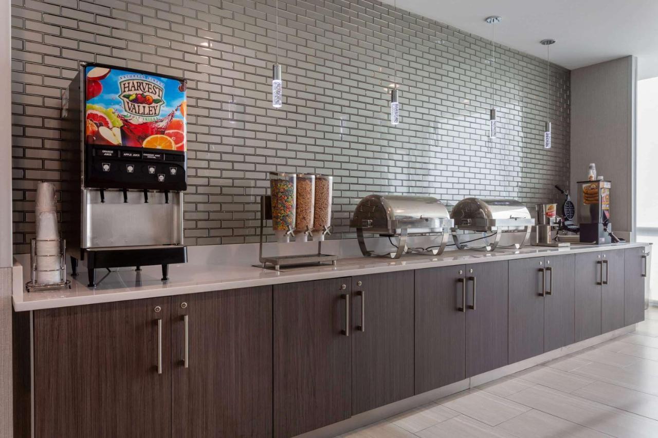 La Quinta Inn & Suites By Wyndham Shorewood Zewnętrze zdjęcie