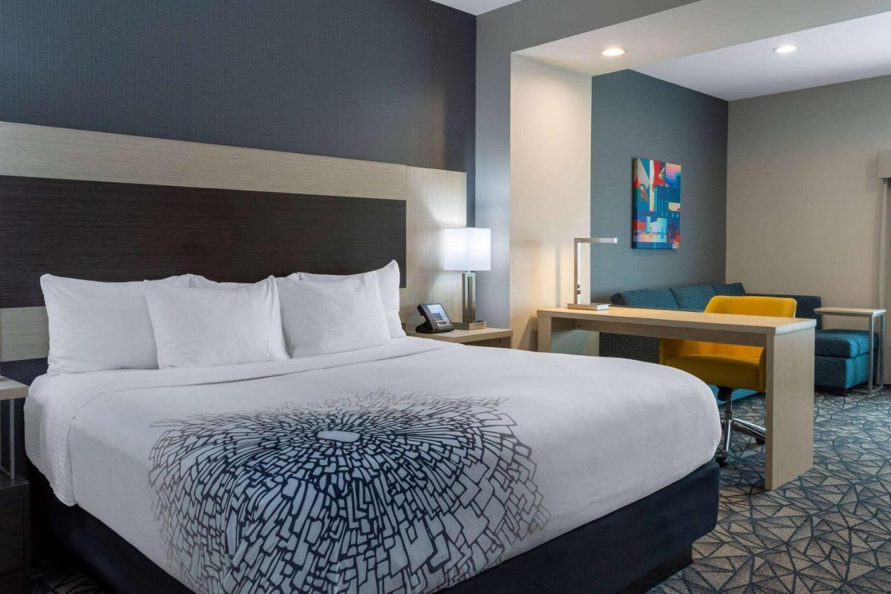 La Quinta Inn & Suites By Wyndham Shorewood Zewnętrze zdjęcie