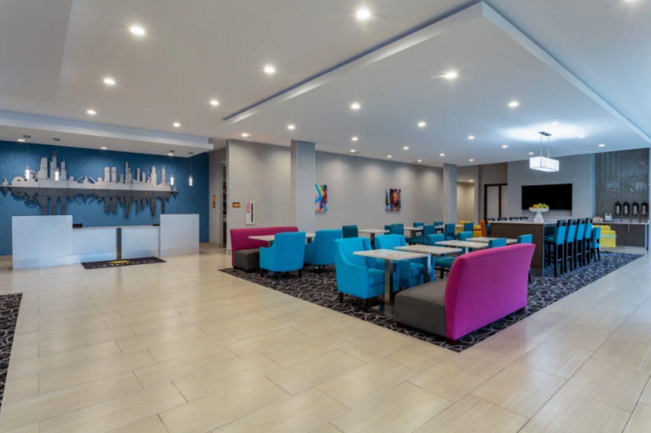 La Quinta Inn & Suites By Wyndham Shorewood Zewnętrze zdjęcie