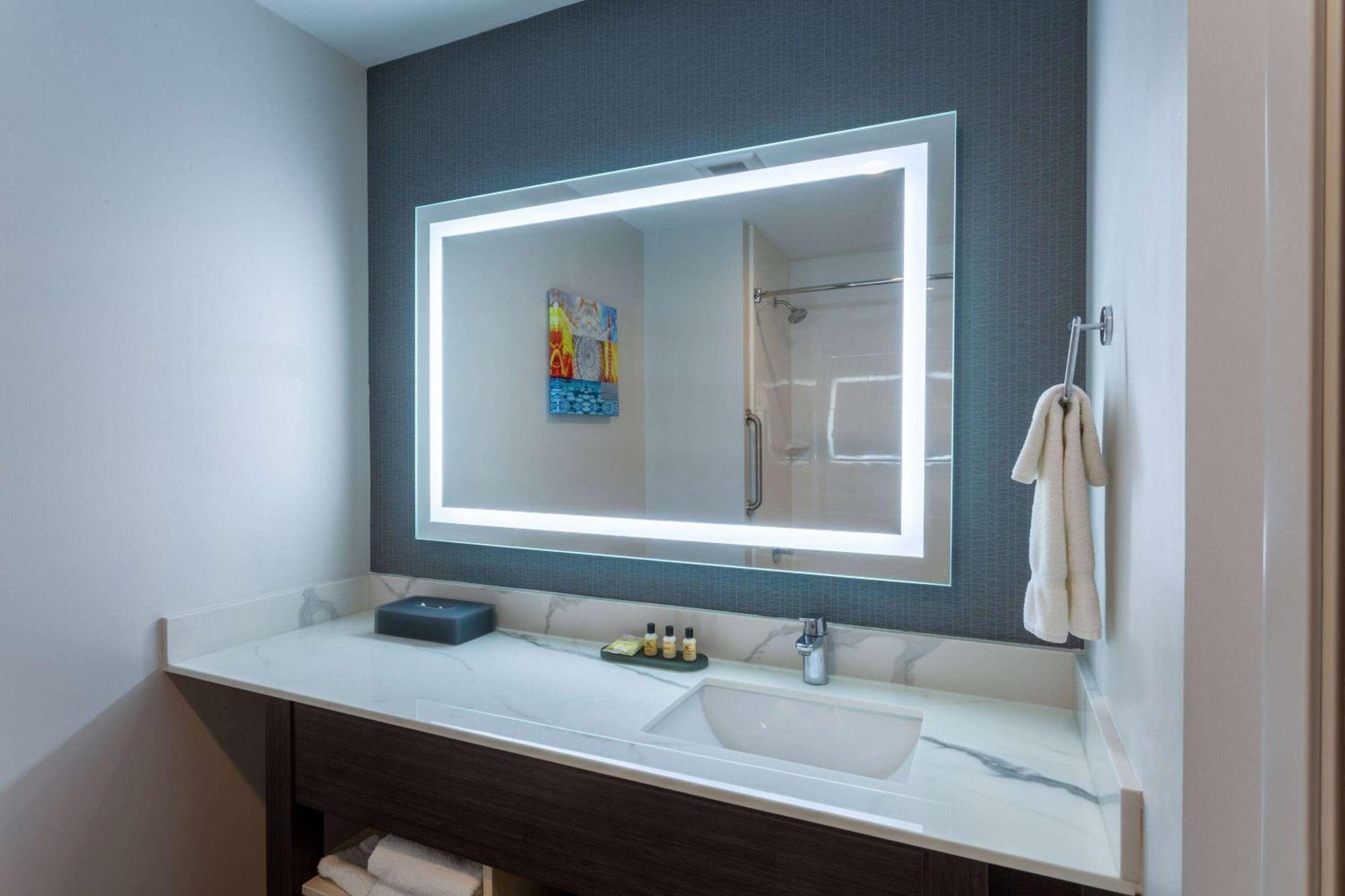 La Quinta Inn & Suites By Wyndham Shorewood Zewnętrze zdjęcie