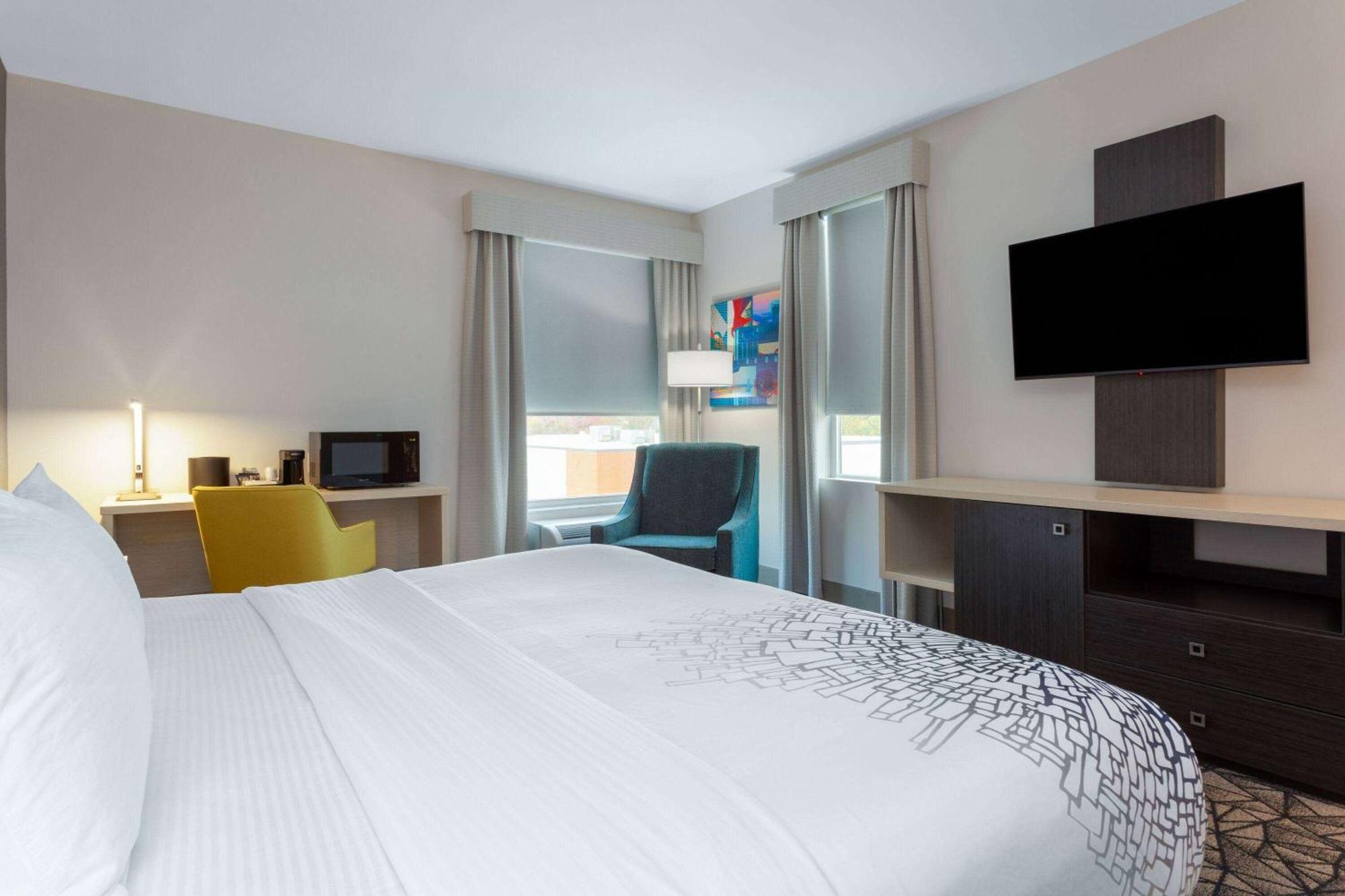La Quinta Inn & Suites By Wyndham Shorewood Zewnętrze zdjęcie