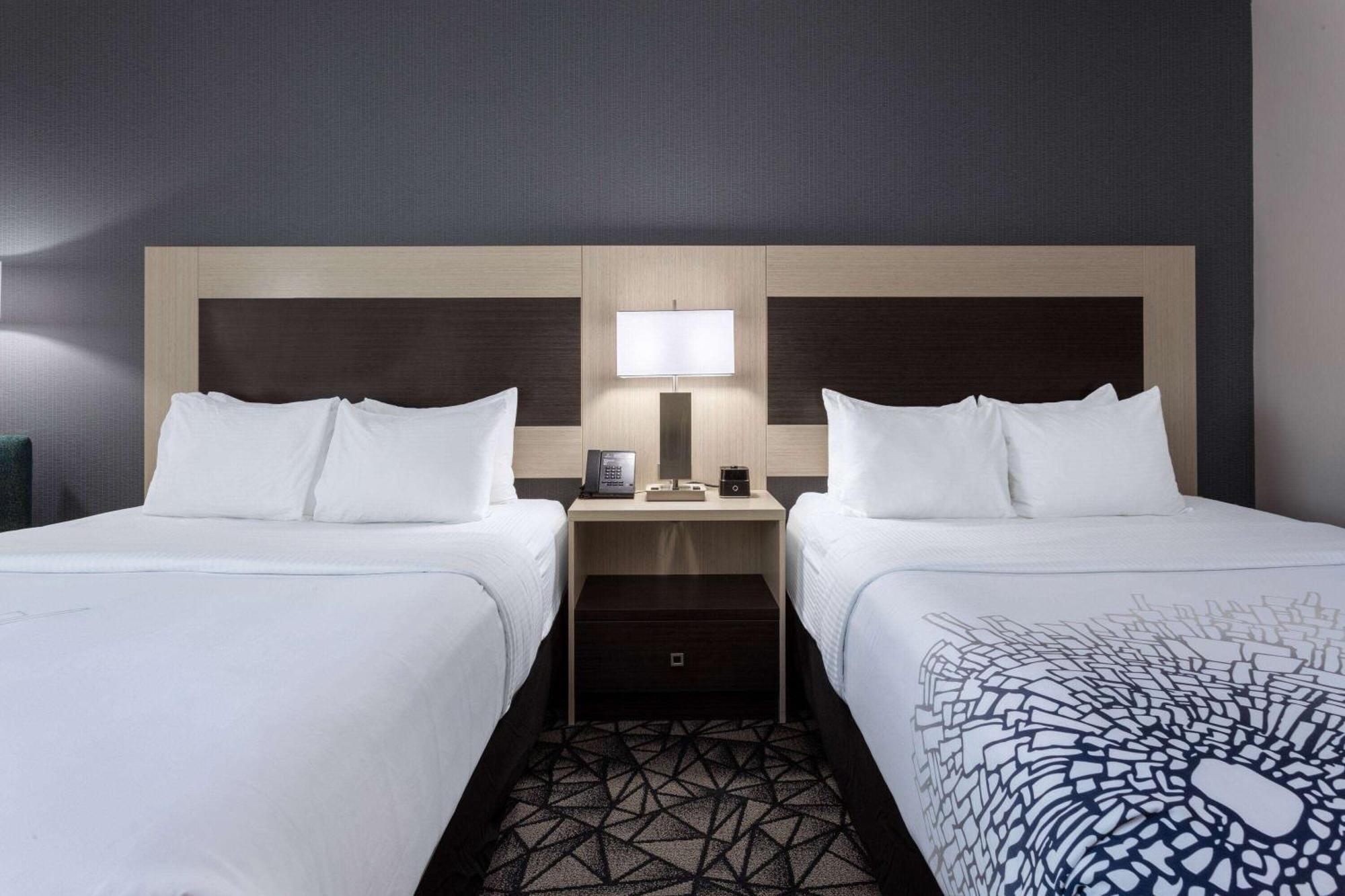 La Quinta Inn & Suites By Wyndham Shorewood Zewnętrze zdjęcie