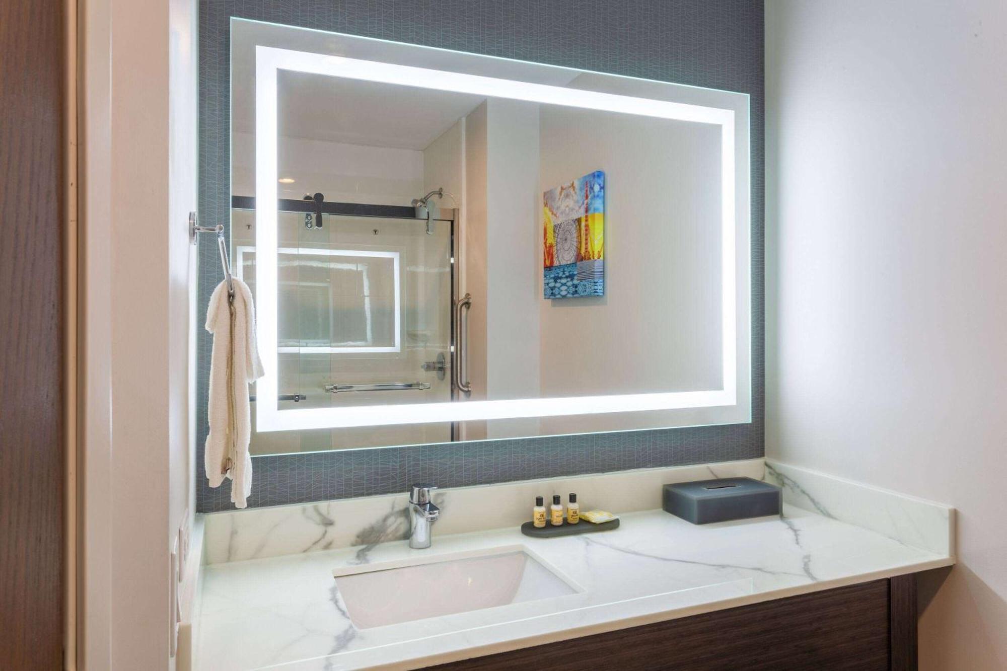 La Quinta Inn & Suites By Wyndham Shorewood Zewnętrze zdjęcie