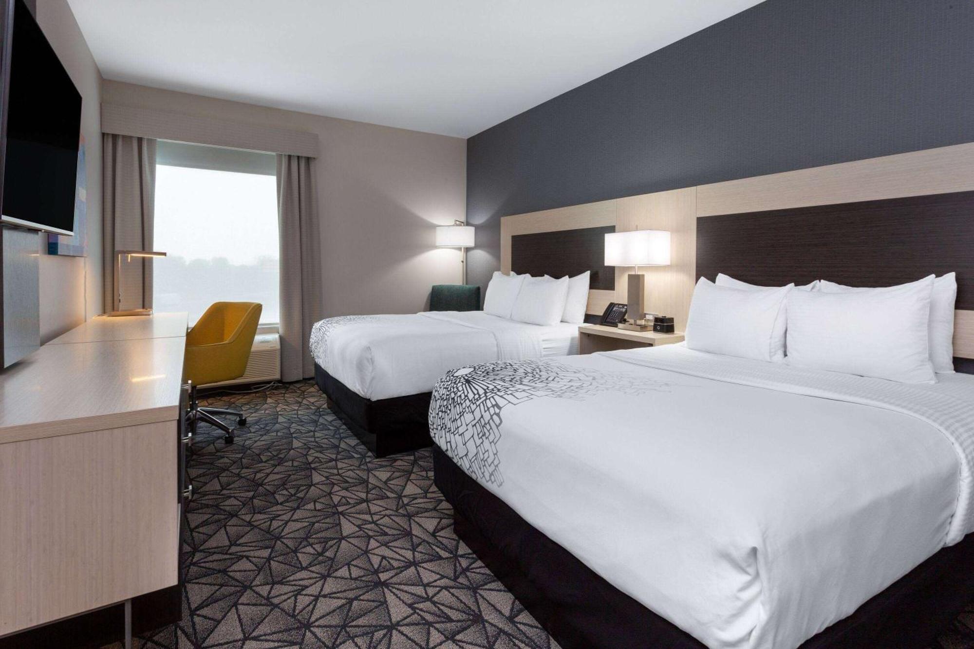 La Quinta Inn & Suites By Wyndham Shorewood Zewnętrze zdjęcie