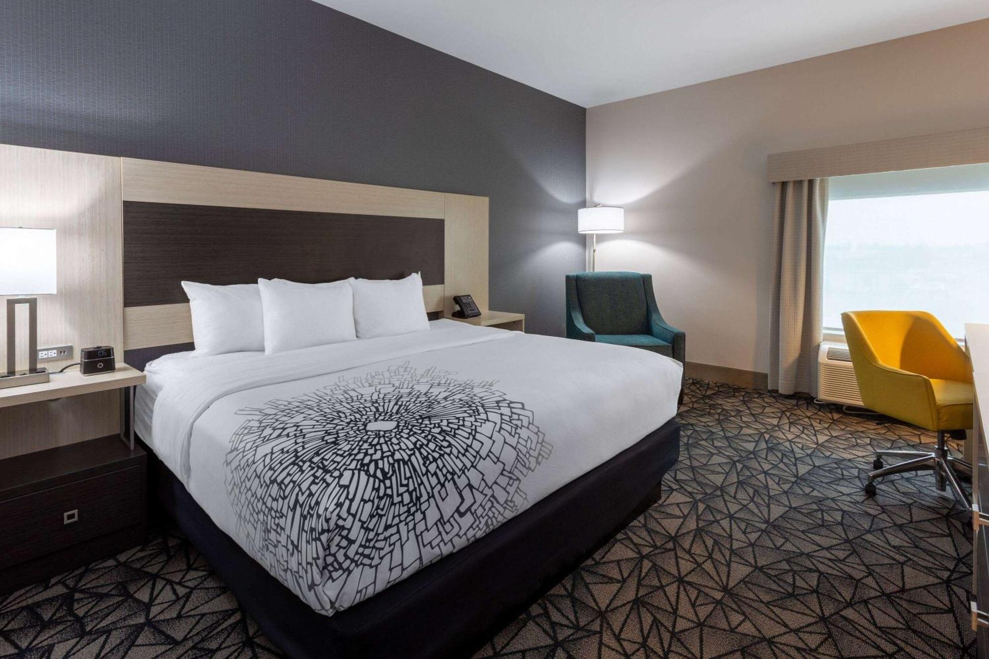 La Quinta Inn & Suites By Wyndham Shorewood Zewnętrze zdjęcie